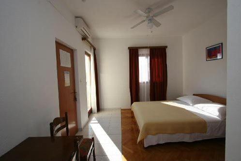 Apartments Gordana Trogir Bagian luar foto
